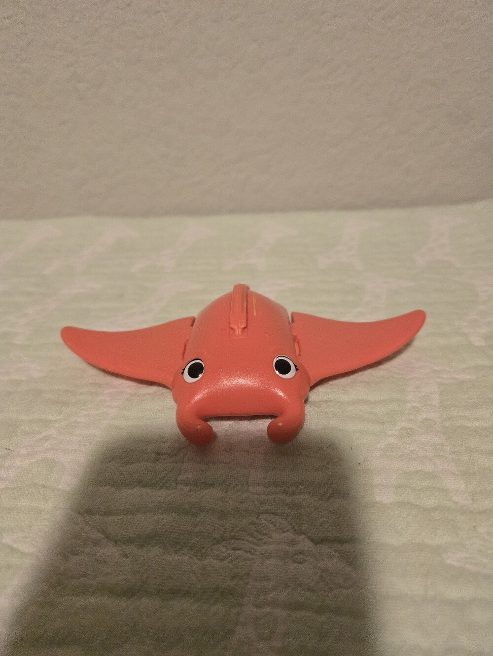 Paw Patrol Spin Master Pink Moving Manta Ray Action Figure.